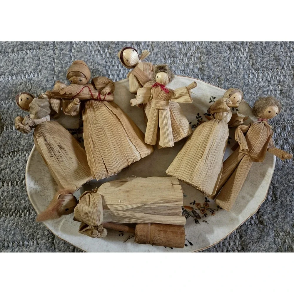 Very Very Old Vintage Corn Husk Family (8) With Birdhouse Antique Primitive
